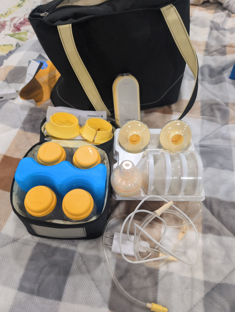 Medela Freestyle Breast Pump with Bag