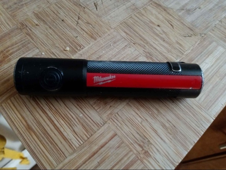 Milwaukee 500 Lumens EDC Rechargeable Flashlight - photo 2