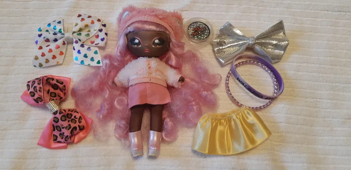 Na Na Na Surprise Glam Series Doll with accessories image indicator(4)