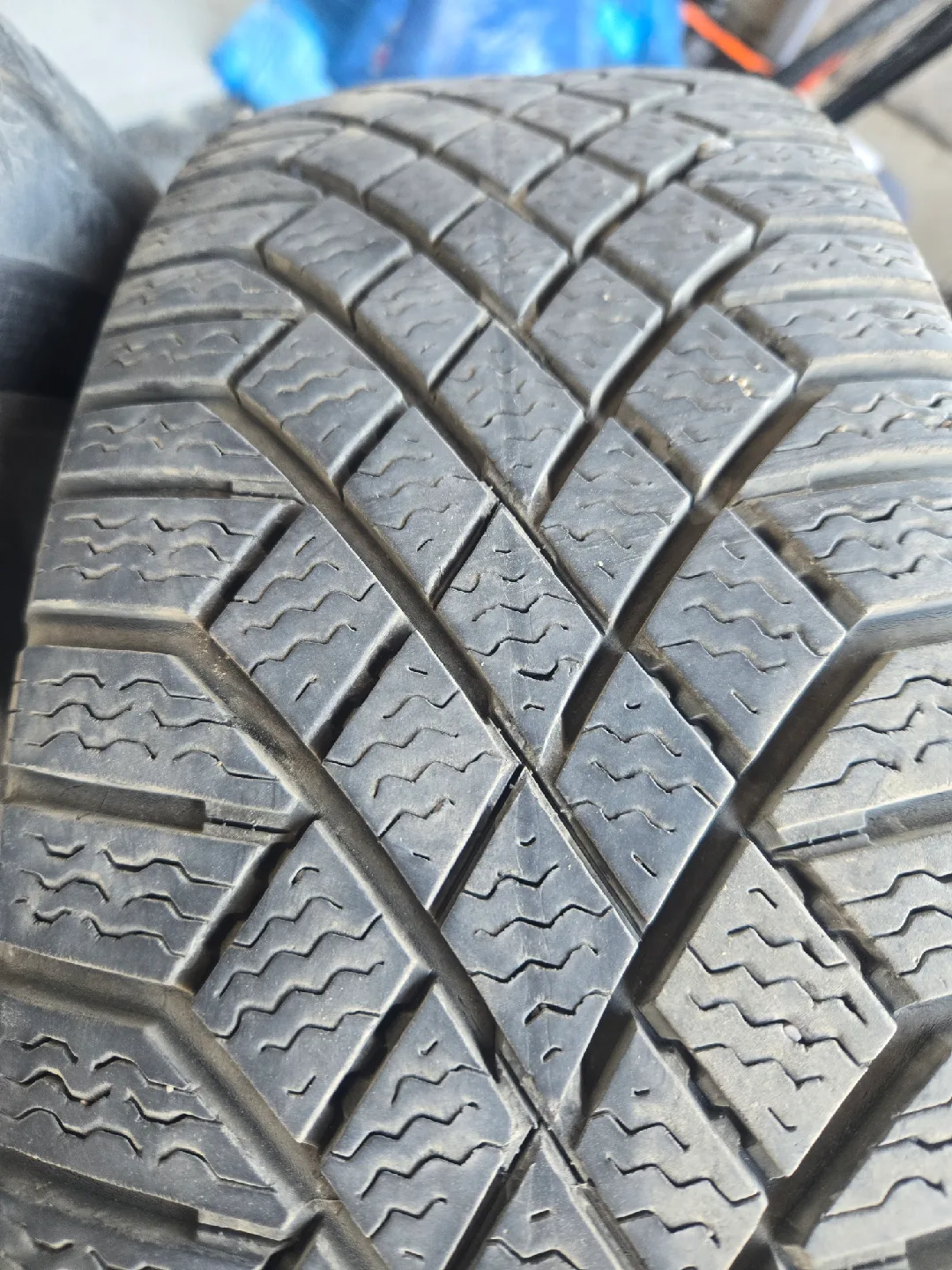 185/65R15 Continental VikingContact 7 Winter Tires - Set of 4 image indicator(2)