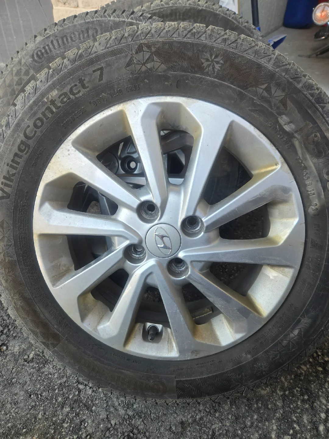 185/65R15 Continental VikingContact 7 Winter Tires - Set of 4 image indicator(4)