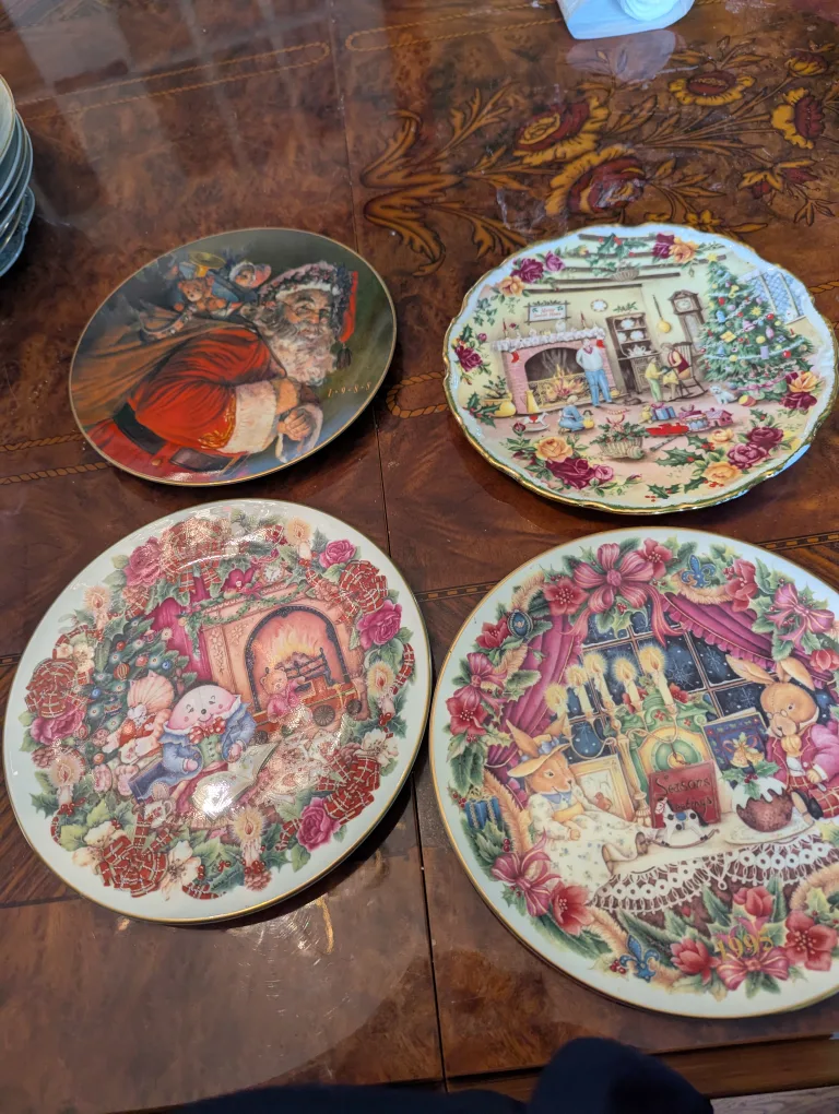 Royal Doulton Christmas Plates (Set of 4) thumbnail