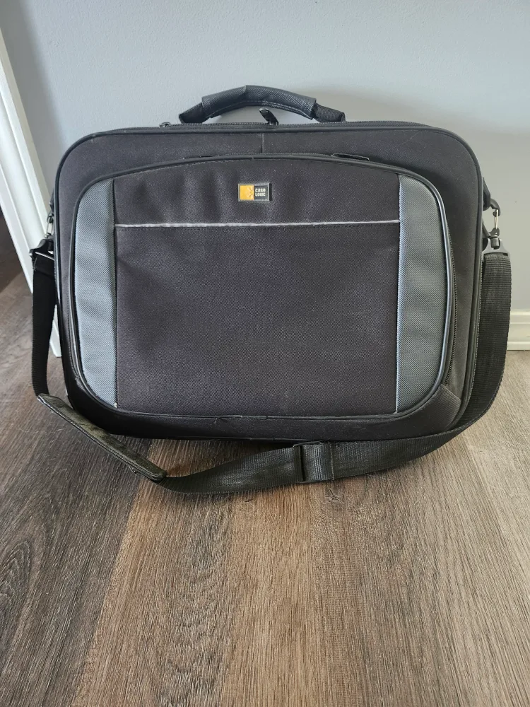 Case Logic Laptop Bag - Black