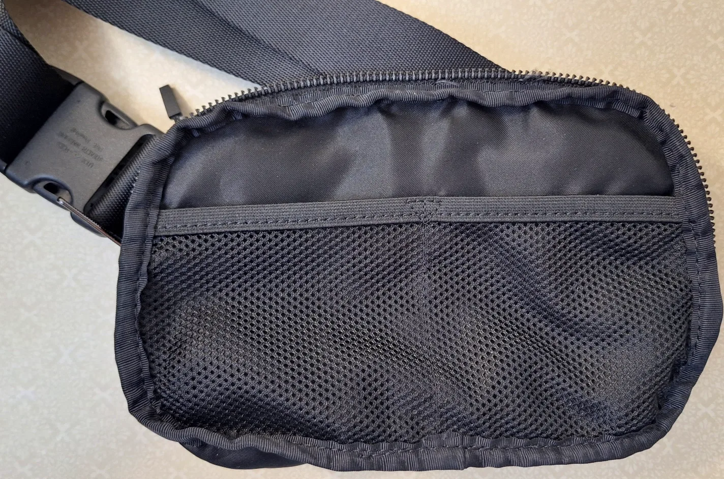 Lululemon Everywhere Belt Bag Black image indicator(5)