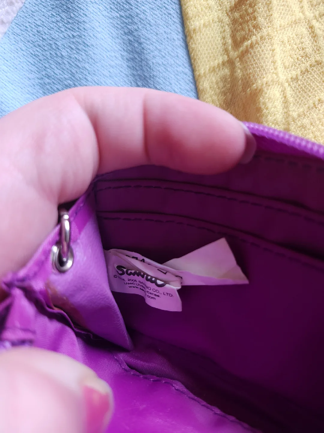 adorable Hello Kitty wallet with keychain image indicator(4)