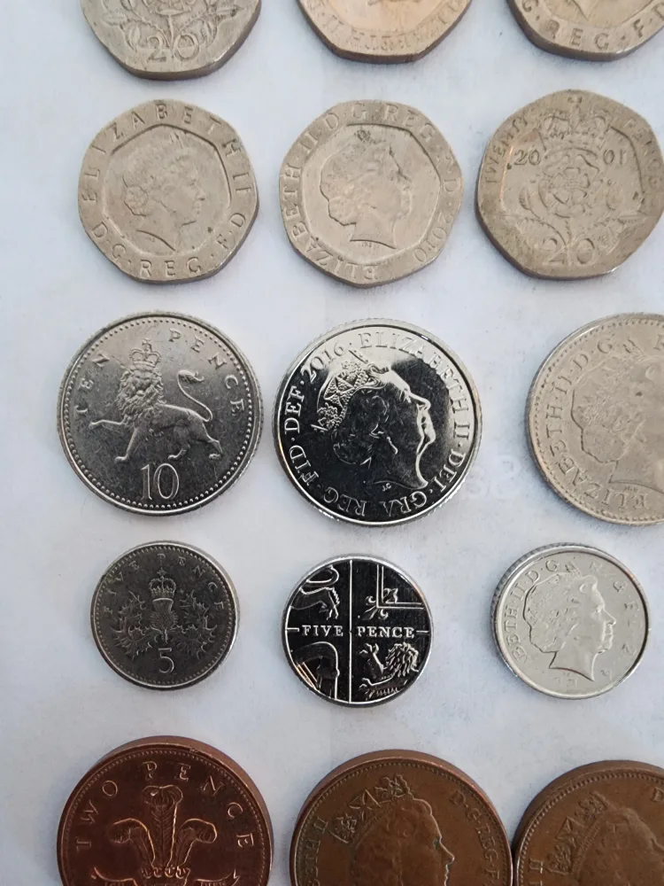 220 pence coins image indicator(2)