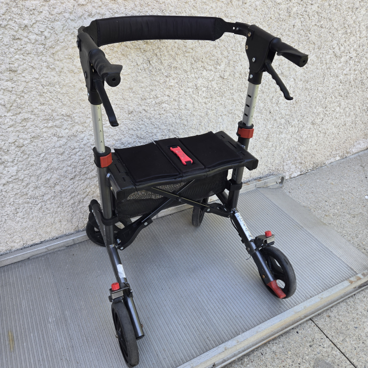 Escape Rollator Walker with Seat & Basket - photo 4