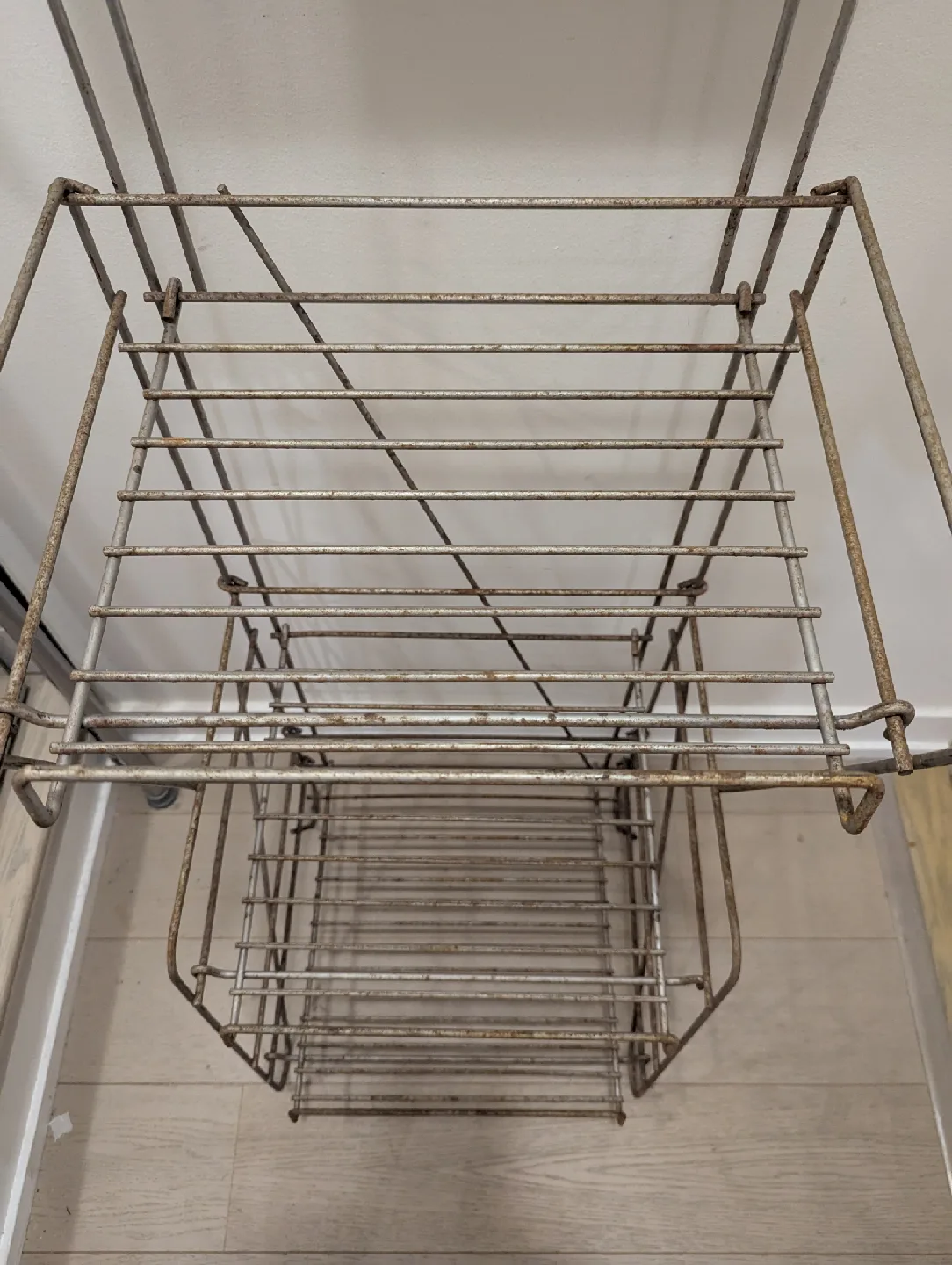 Vintage Blue Lustre Foldable Carpet Cleaner Display Rack image indicator(8)