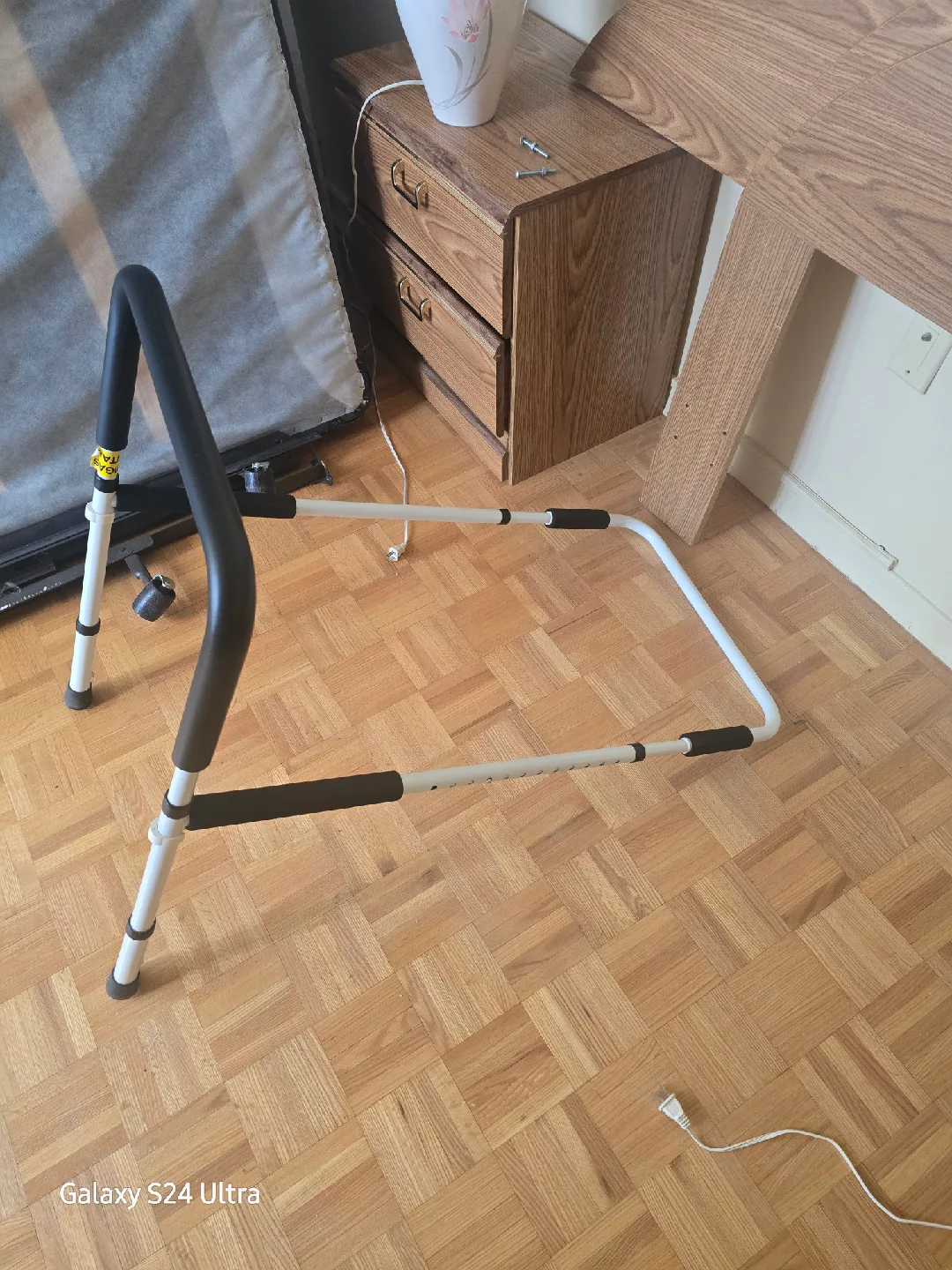 Adjustable Bed Assist Rail🥕 thumbnail