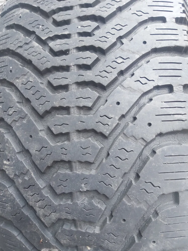 Set of 4 Goodyear Nordic Winter Tires P195/65R15 image indicator(3)