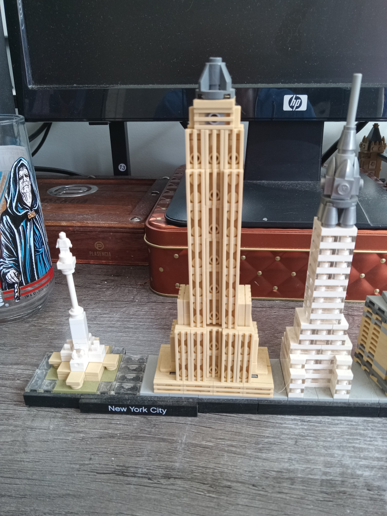 LEGO Architecture: New York City Skyline - photo 2