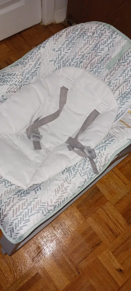 Baby Bouncer Seat almost new $25 image indicator(5)