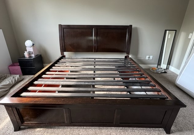 King size bed frame ( pick up only)