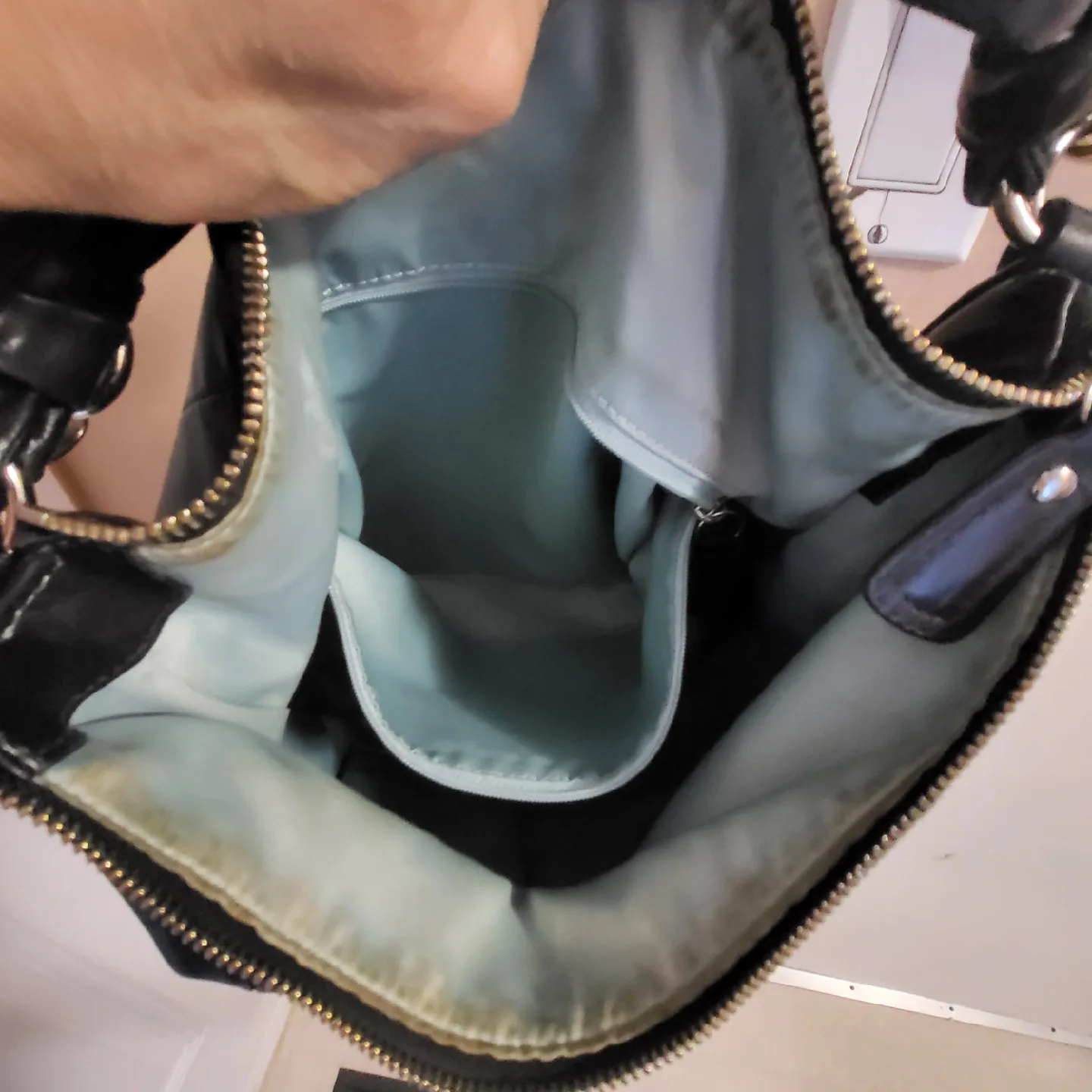 �🥕Coach Black Leather Handbag Like New image indicator(3)