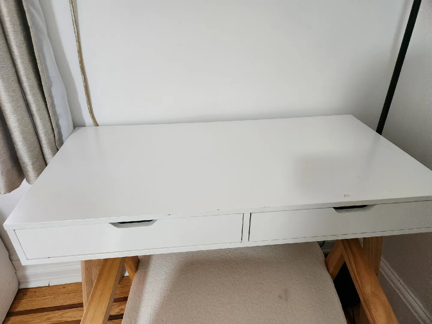 White Desk with Two Drawers image indicator(2)