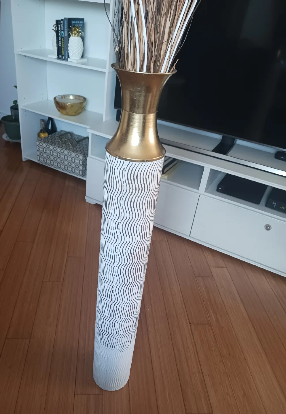 🌿 Decorative Gold White Modern Vase with Dried Grasses image indicator(4)