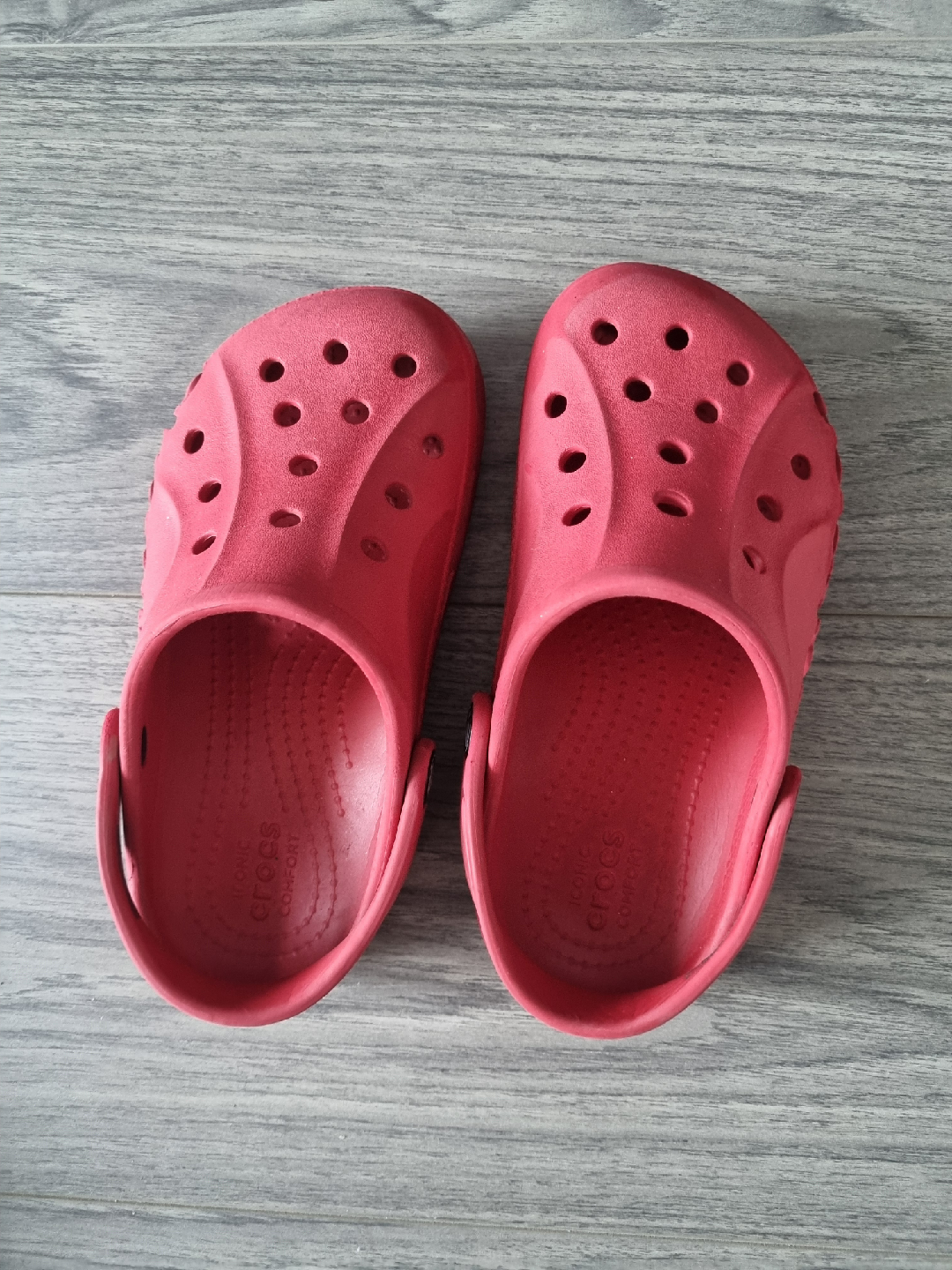 Crocs Classic Clogs - Size J1 - red - photo 2
