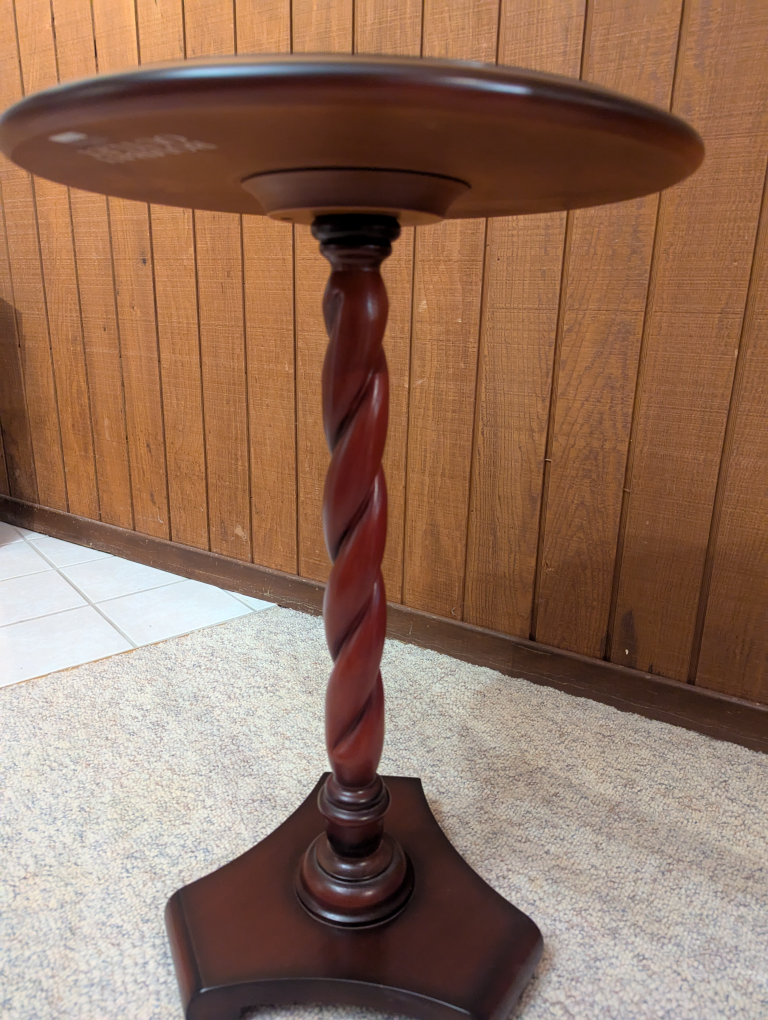 Round Wooden Accent Table - photo 3