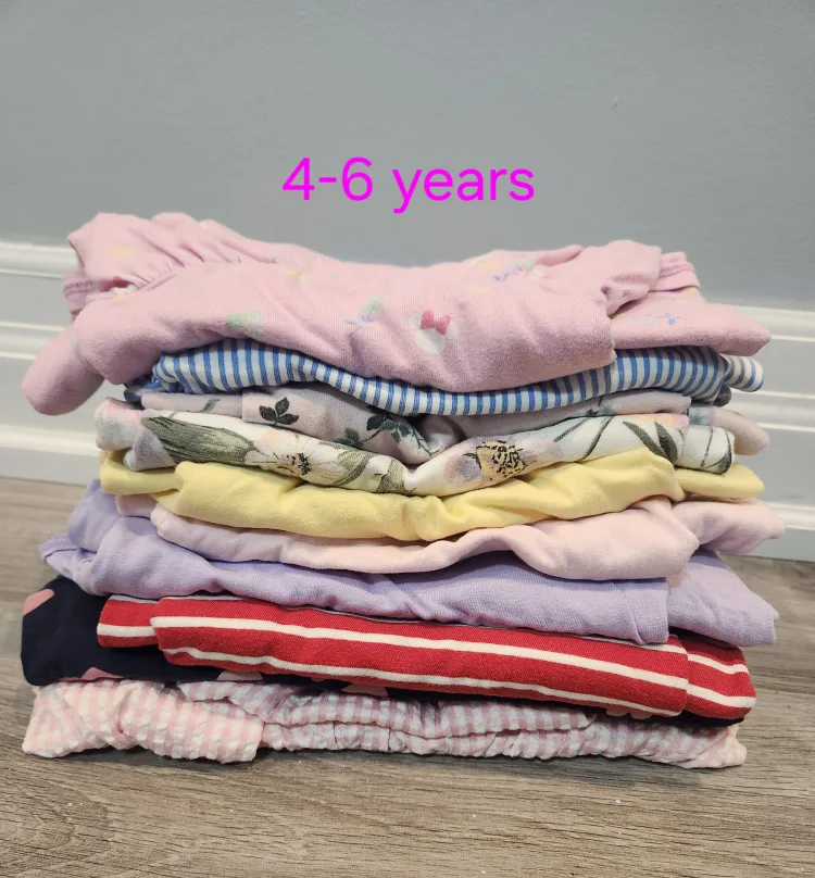 Girl clothes bundle (dresses)- 4-6 years thumbnail