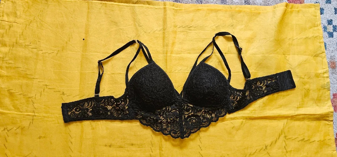 Black Lace Bra Small thumbnail