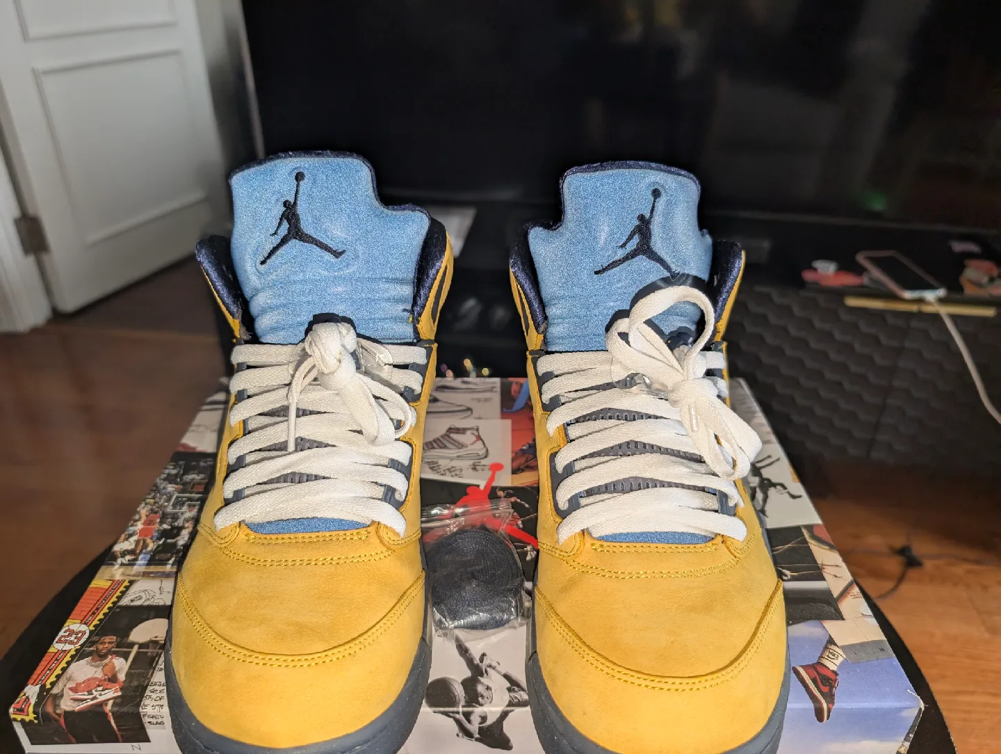 Air Jordan 5 Retro Michigan (Inspire) Size 10.5 image indicator(3)