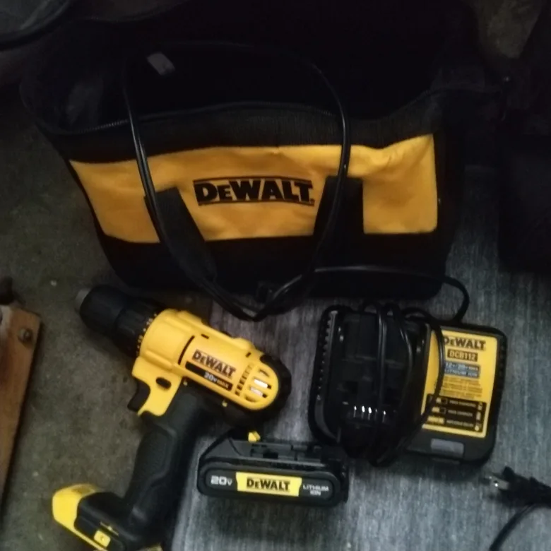 Drill set new DeWalt 20 volts thumbnail