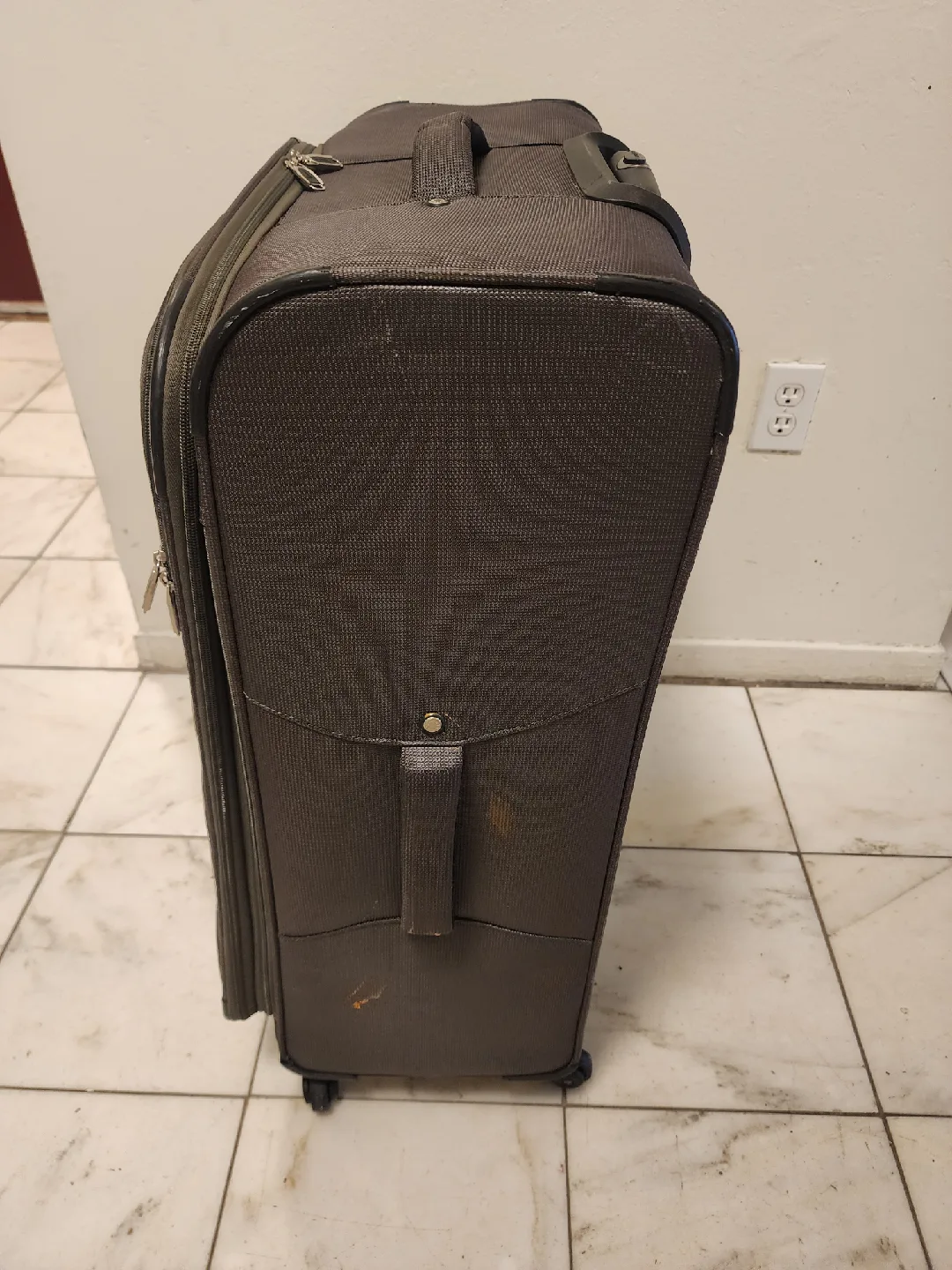 Travelpro Suitcase - check in luggage Size image indicator(5)