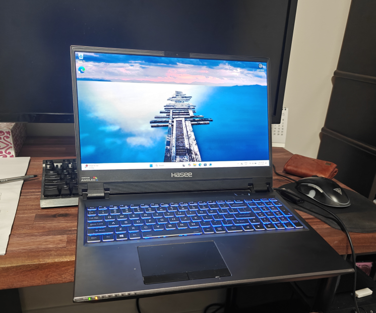Gaming laptop 4K amoled  16"