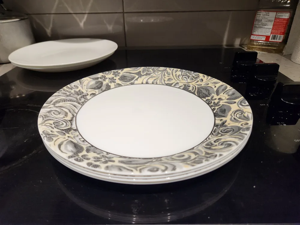 Corelle Large Dinner Plates (4 Floral, 2 White) thumbnail
