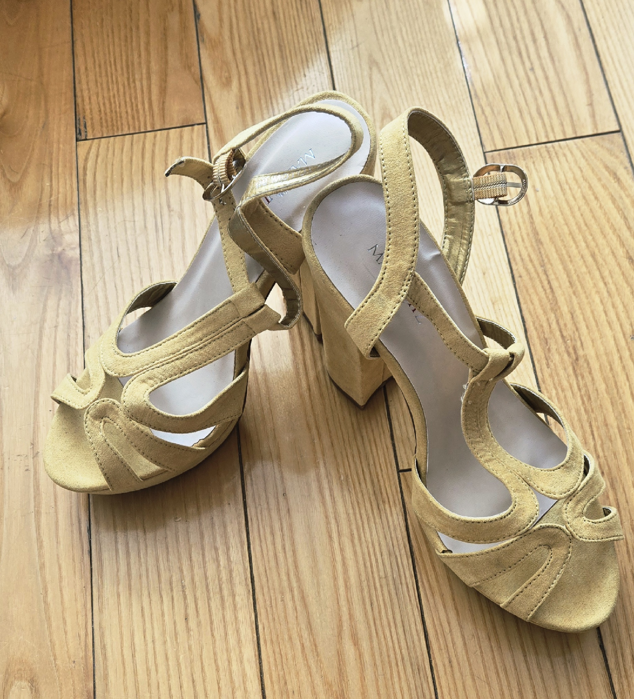 Yellow Heels - Size 8- Never worn - photo 2