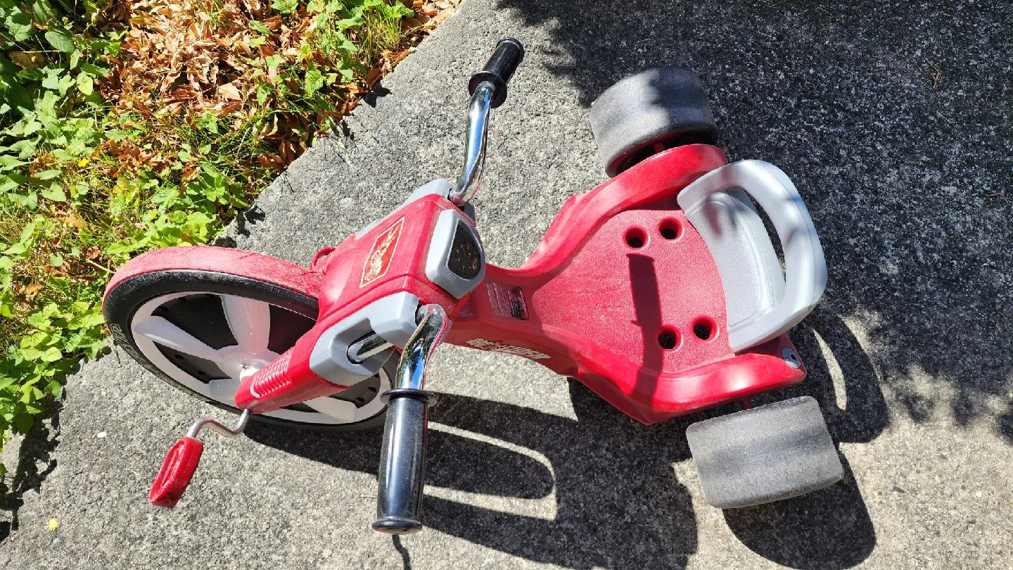 Radio Flyer Big Flyer Tricycle image indicator(2)
