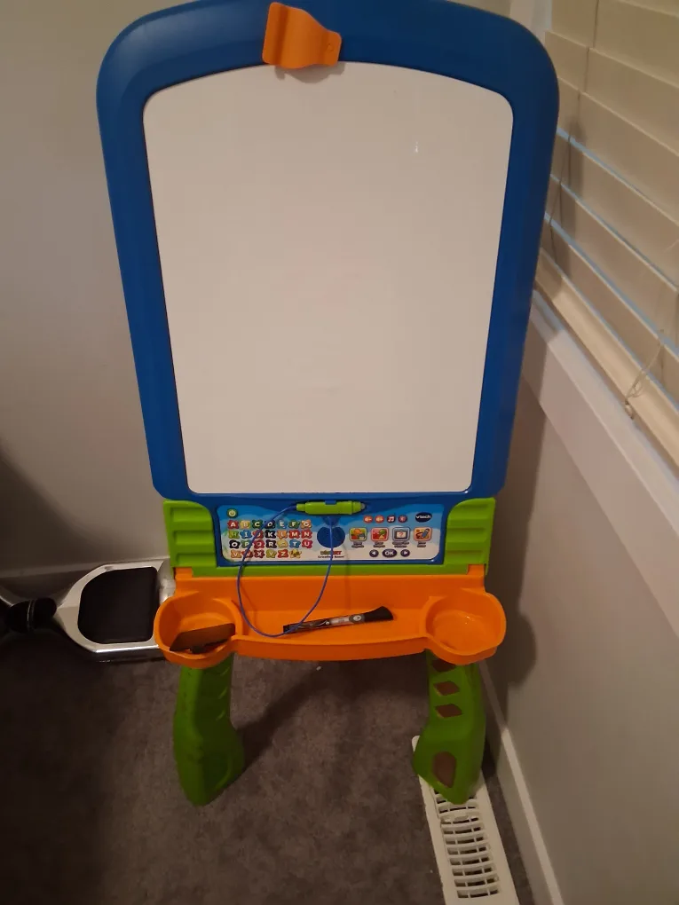 VTech 2-in-1 Learn & Create Art Easel image indicator(2)