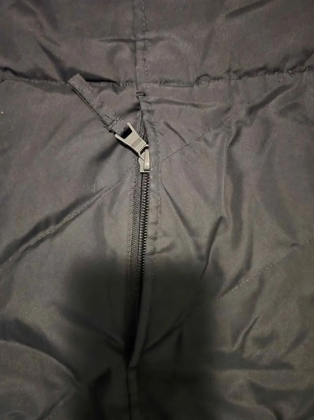 Roots Black Puffer Vest - Ladies LARGE image indicator(4)