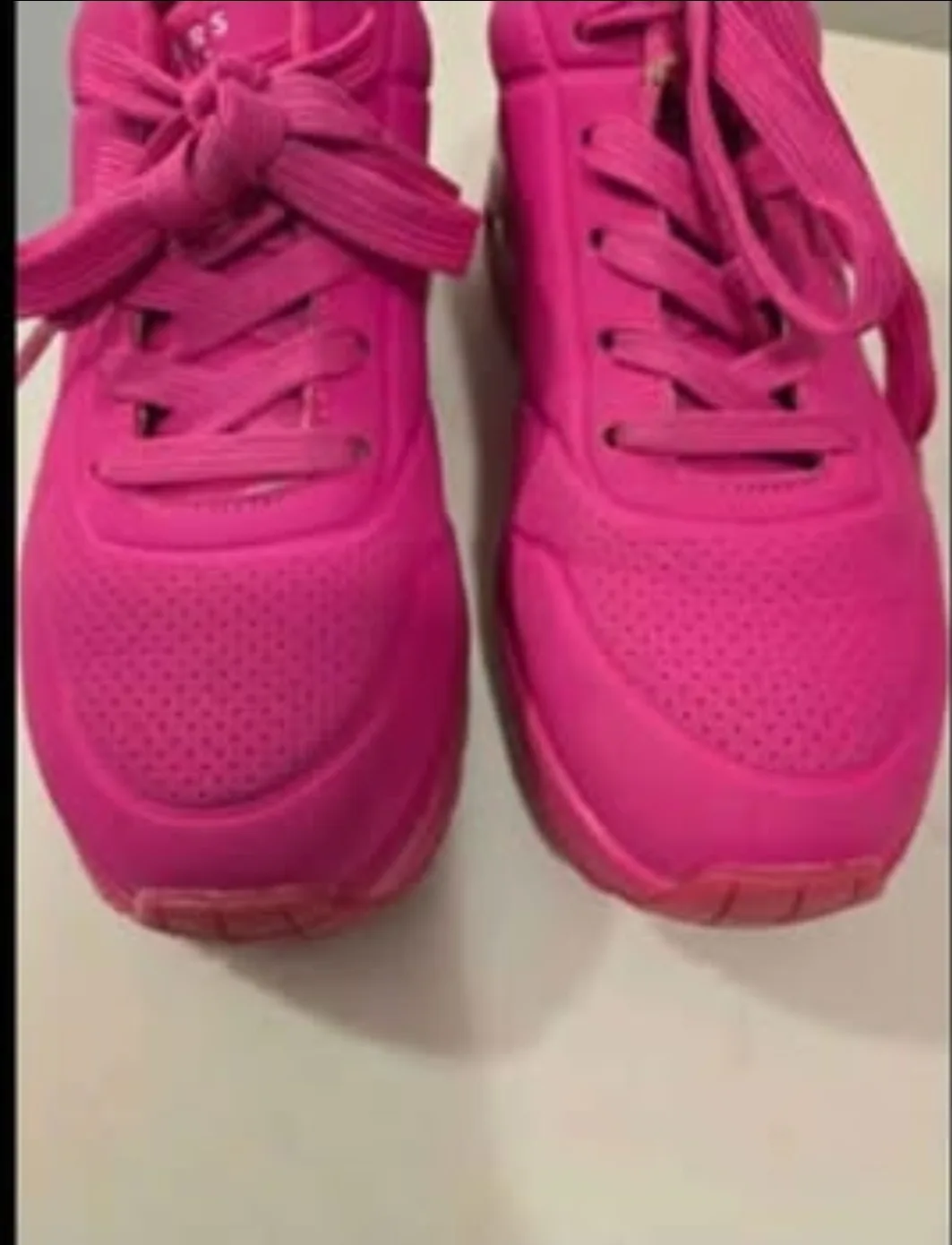 NEW IN BOX! Skechers Girl's Uno Gen1-Neon Glow Sneakers image indicator(3)