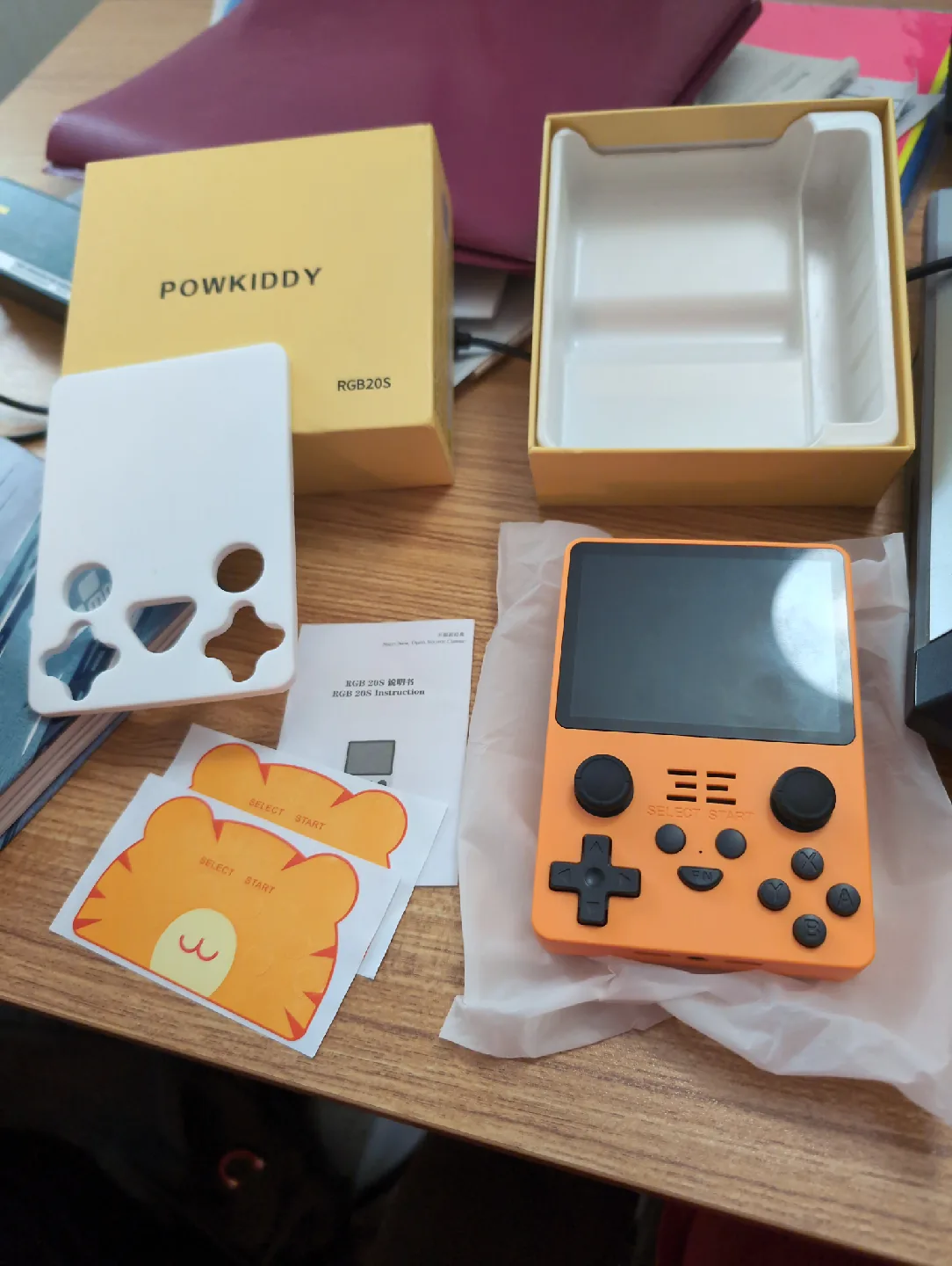 Powkiddy RGB20S Handheld Retro Game Console for emulation image indicator(3)