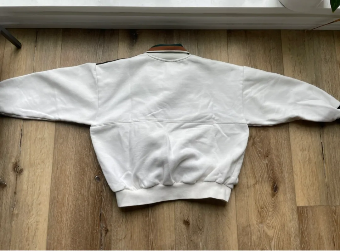 White Pullover - S Size image indicator(2)