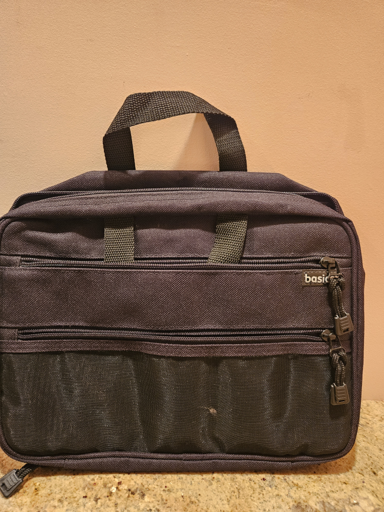 Two Basic Gear Hanging Toiletry Bag & Lulu Guinness Travel Bag - photo 4