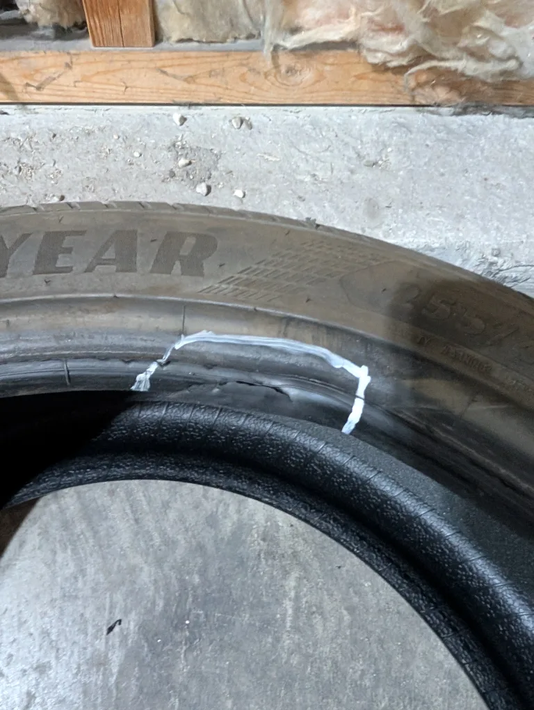 (1)-255/40R20 Goodyear Eagle F1 Super Sport Tire All Season Tire image indicator(7)