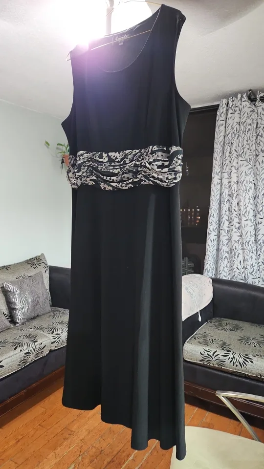 Anrende Black Dress with Print - Size 14