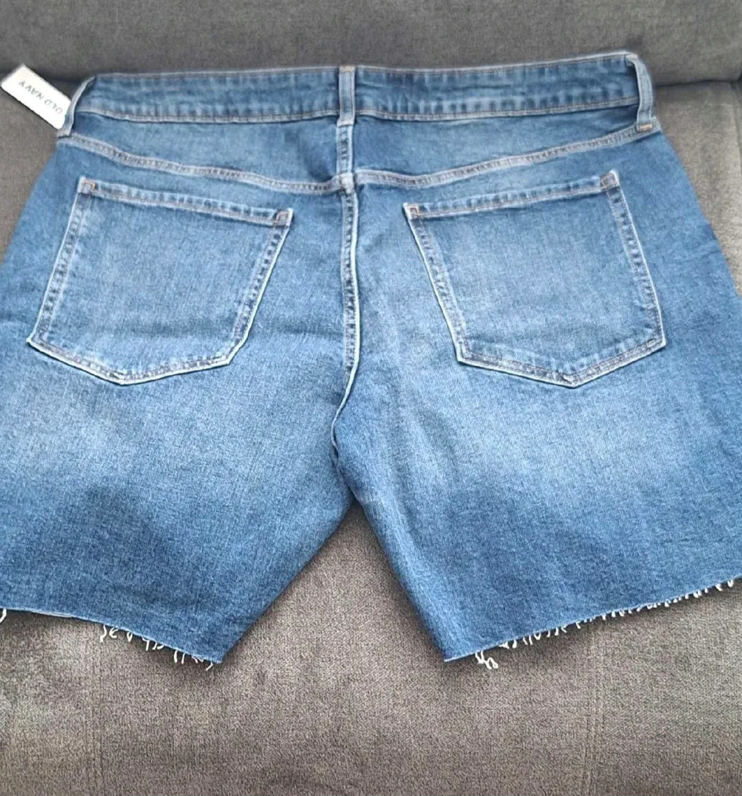 New Old Navy OG Loose Denim Shorts - Size 16 image indicator(2)