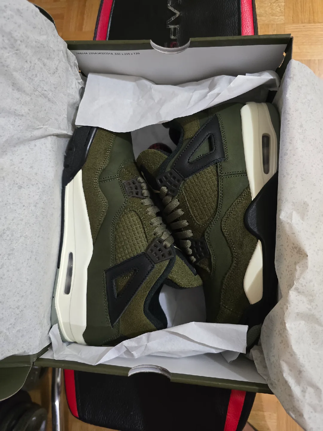 Air Jordan 4 Retro SE Craft Olive Size 8.5 thumbnail