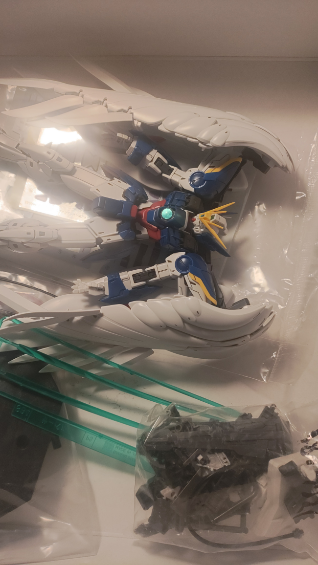 Two assembled gunpla models (Bandai & Kotobukiya) - photo 4