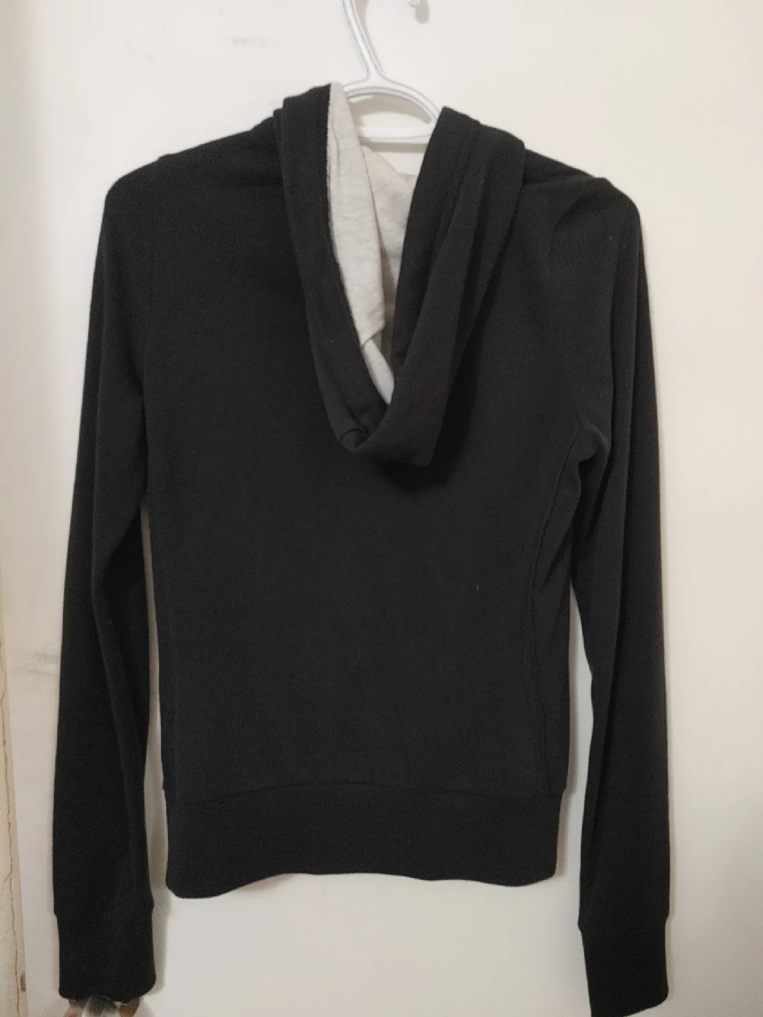 Abercrombie & Fitch Black Hoodie - Size S image indicator(2)