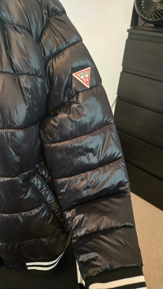 GUESS Puffer Jacket - Size L image indicator(4)