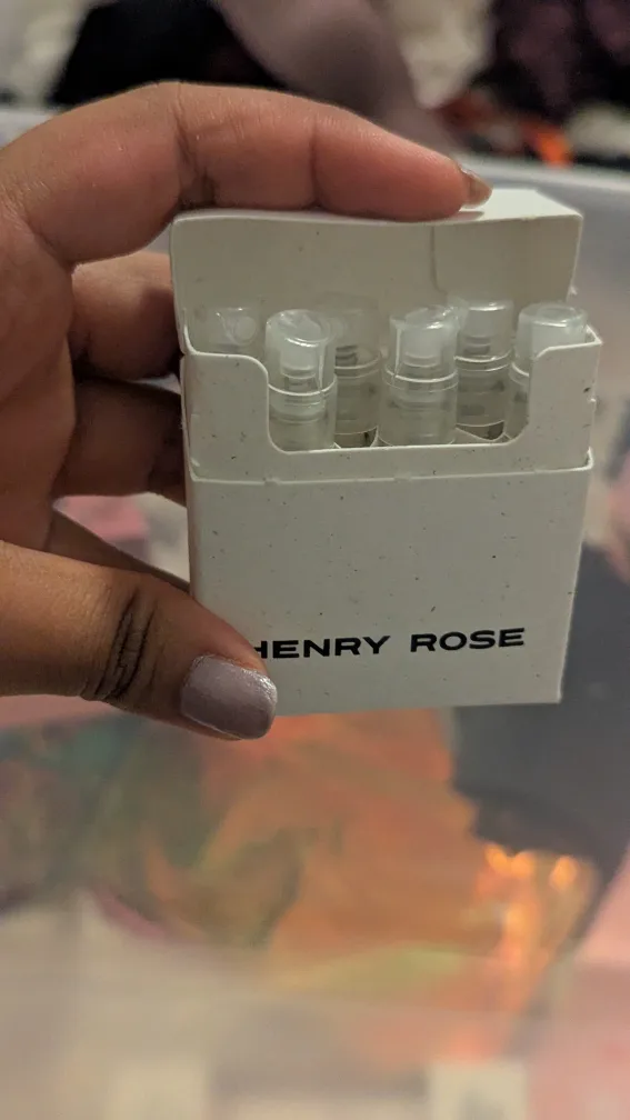 Henry Rose sampler set +  $20 Gift Card  (12 perfumes) image indicator(4)