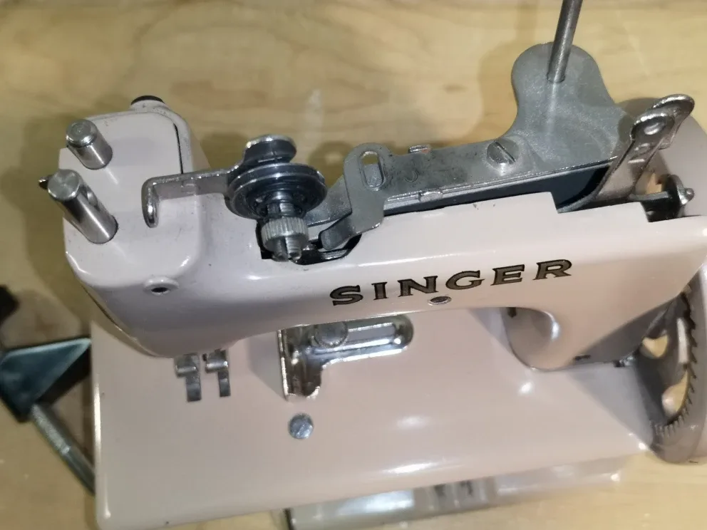 ⭐Singer Sewhandy Model 20 ~ Vintage Antique Sewing Machine image indicator(9)