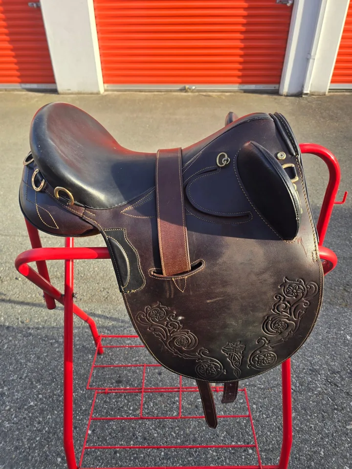 Down Under Australian Horse Saddle - 17 inch