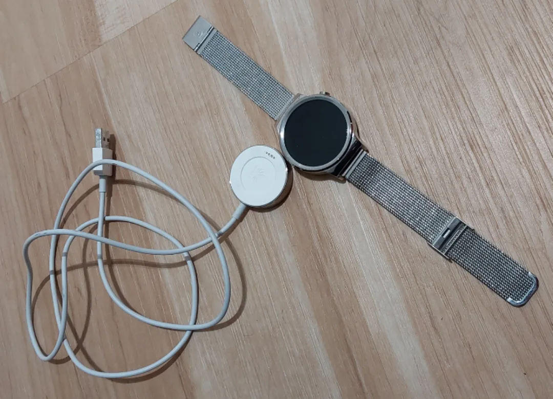 🥕Huawei Smart Watch with Stainless Steel Band & charger🥕 thumbnail