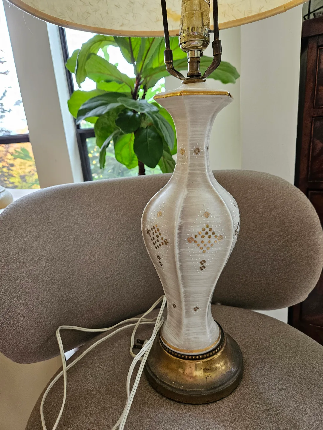 Vintage Porcelain Table Lamp image indicator(2)