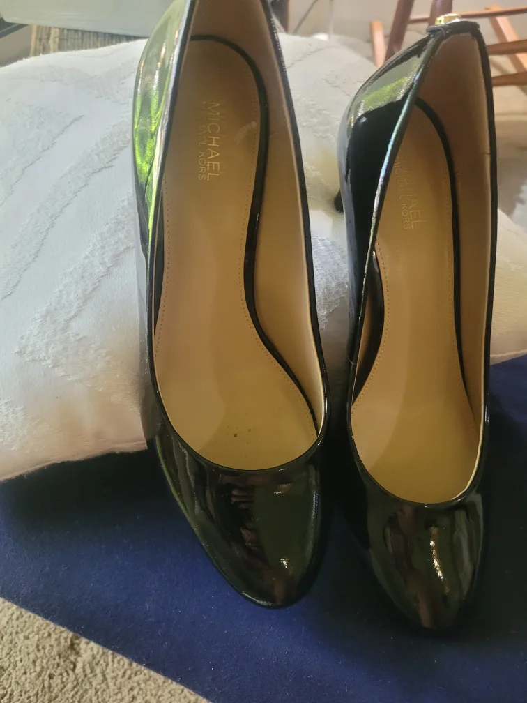Michael Kors Black Patent Leather Heels image indicator(2)